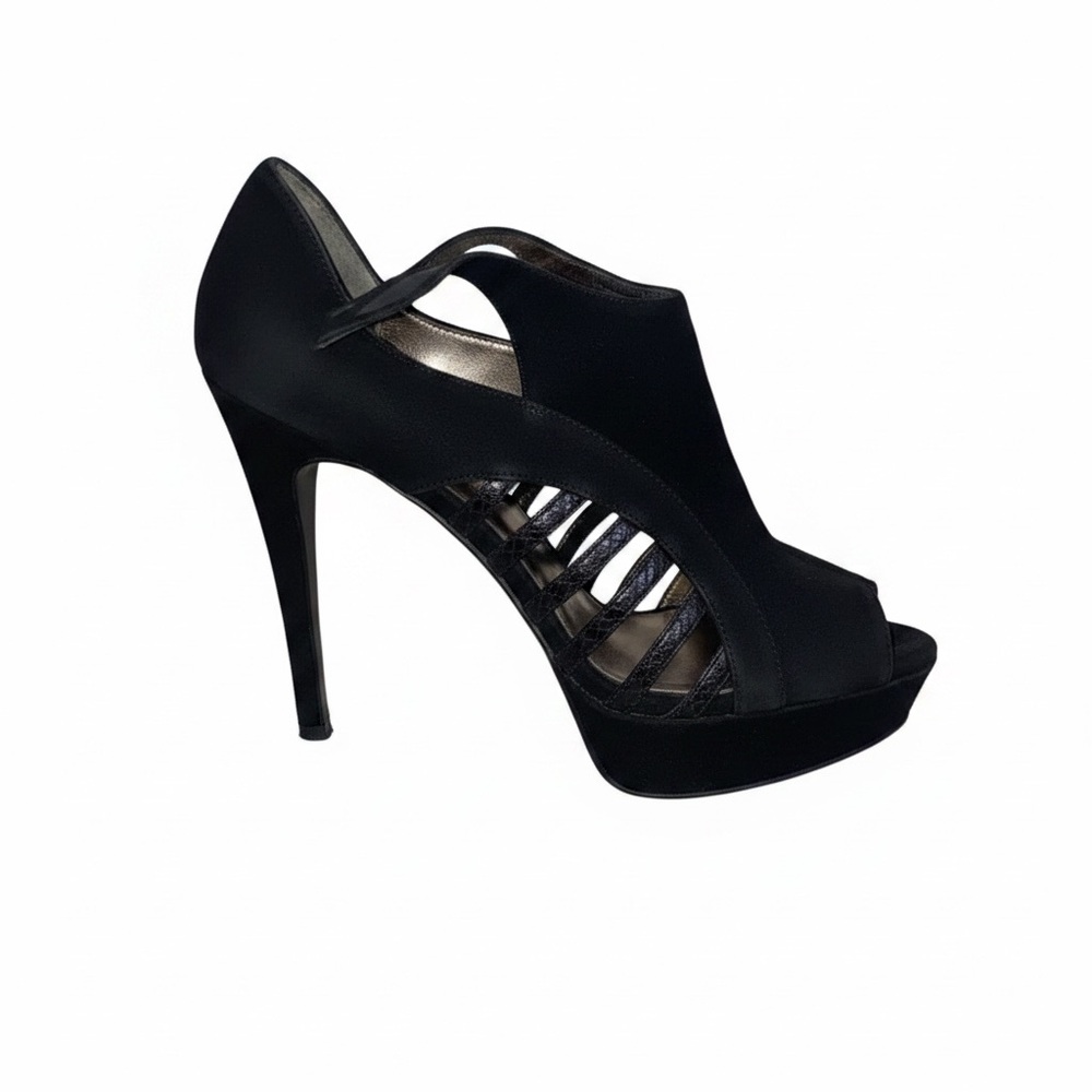 Bakers Kelli Suede Heels with ankle tie Size 8.5